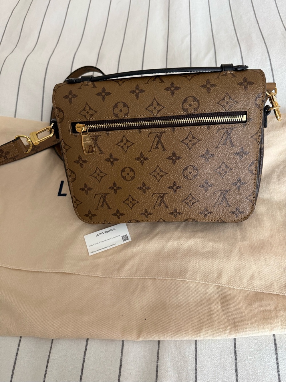 Louis Vuitton reverse Monogram Pochette Métis Crossbody - Medium duster, card - Picture 12 of 12